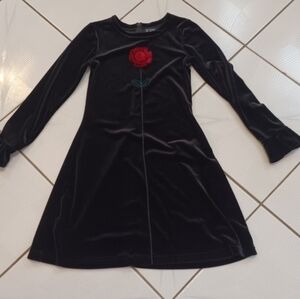 4/$60 Black Velour with 3D Rose - Size 6